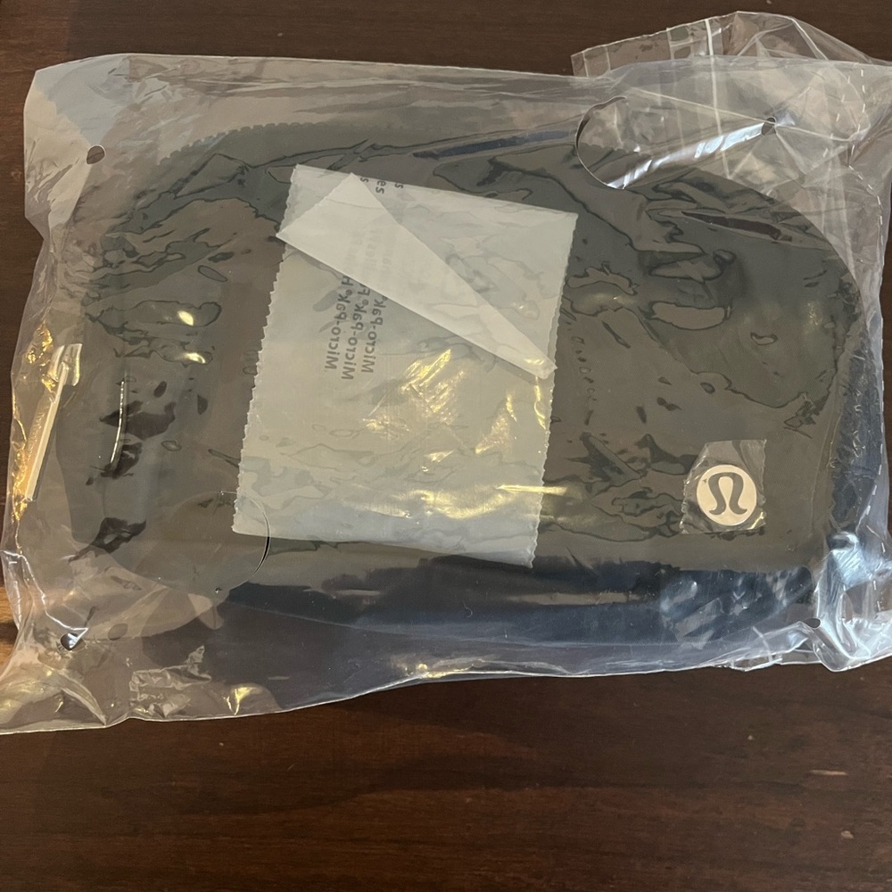 black lululemon everywhere belt bag